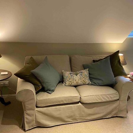 Pewsey Retreat 3 Sleeps -Petfriendly Bbq Parking Apartment Bagian luar foto