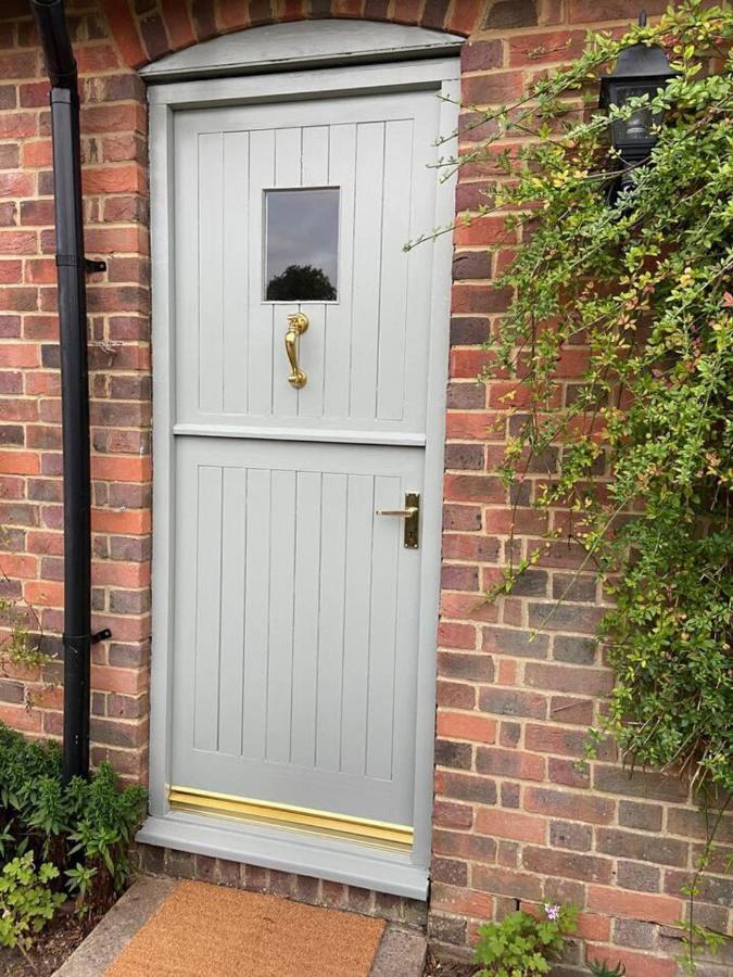Pewsey Retreat 3 Sleeps -Petfriendly Bbq Parking Apartment Bagian luar foto